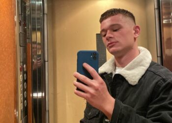 Σαν κεραυνός έπεσε στο Αγρίνιο η είδηση του θανάτου του 21χρονου Θανάση που έχασε τη ζωή του στο τροχαίο 