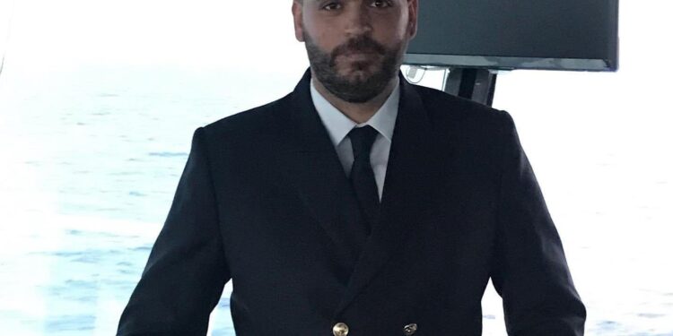 Καπετάν Θανάσης Ζωγράφος με καταγωγή από την Αιτωλ/νία: Άξιος εκπρόσωπος της νέας γενιάς Ελλήνων Πλοιάρχων Ε.Ν