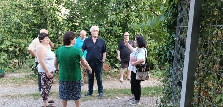 Ο Δημήτρης Τραπεζιώτης μαζί με μέλη της Παράταξης στο Πεντάκορφο