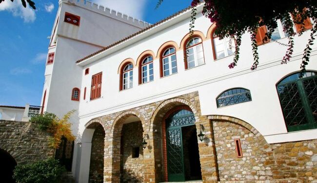 Μουσικοχορευτική Εκδήλωση στον Πύργο Μπότσαρη στην Ναύπακτο