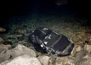 Αυτοκίνητο Αγρινιώτη έπεσε στη θάλασσα στον Άγιο Νικήτα