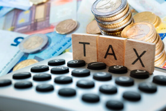 Λήγουν οι προθεσμίες για φόρο εισοδήματος, ΦΠΑ, ΕΝΦΙΑ και εισφορές