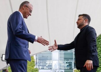 Ζελένσκι ταξιδεύει στο Βερολίνο πριν τη σύνοδο στην Αλάσκα – Συνάντηση με Τραμπ και Μερτς