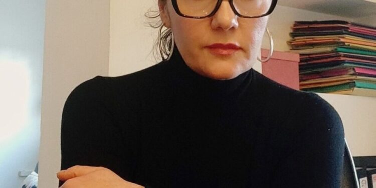 Η Μαρία Τόπα μιλά για την ενδοοικογενειακή βία και τη γυναικοκτονία στον Βόλο – “Δεν είμαστε με το θύμα