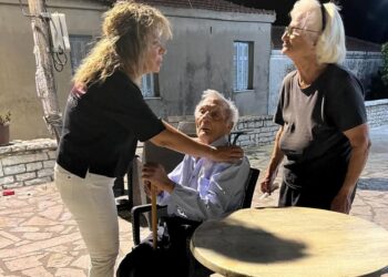 Χριστίνα Σταρακά στα μέτωπα της φωτιάς σε Βόνιτσα και Σταμνά Μεσολογγίου στο πλευρό κατοίκων, εθελοντών και πυροσβεστών