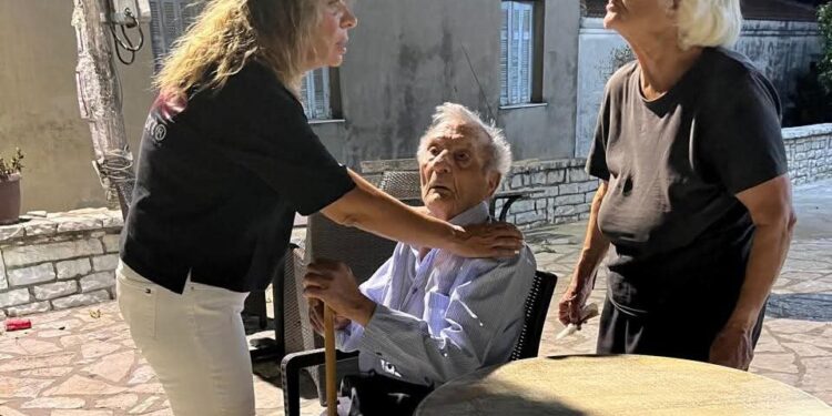 Χριστίνα Σταρακά στα μέτωπα της φωτιάς σε Βόνιτσα και Σταμνά Μεσολογγίου στο πλευρό κατοίκων, εθελοντών και πυροσβεστών