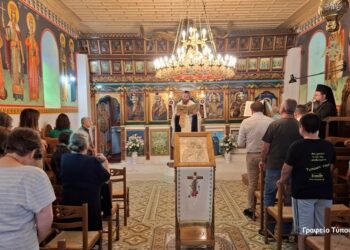 Με κατάνυξη και την προσευχητική συμμετοχή των πιστών τελούνται οι Παρακλήσεις της Παναγίας