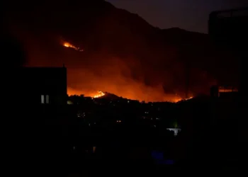 Πάτρα: Μήνυμα του 112 για την πυρκαγιά στην περιοχή Συχαινών – Κλειστή και στα δύο ρεύματα η περιμετρική οδός