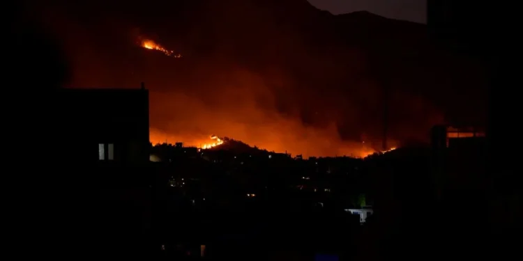 Πάτρα: Μήνυμα του 112 για την πυρκαγιά στην περιοχή Συχαινών – Κλειστή και στα δύο ρεύματα η περιμετρική οδός