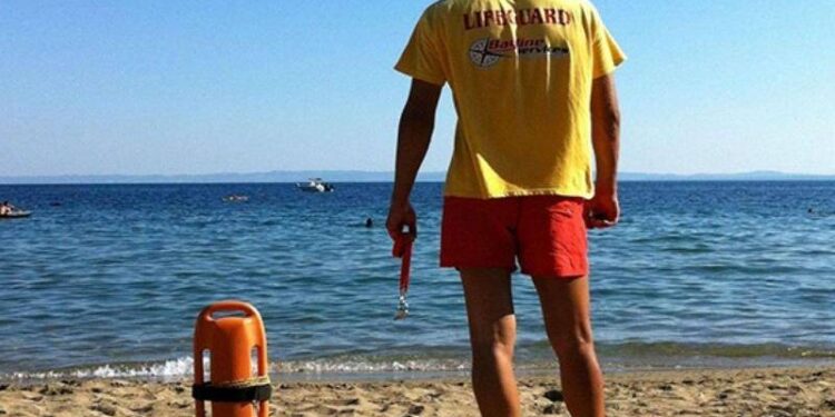 Λευκάδα: Νεκρός άνδρας στην παραλία της Βασιλικής. Δεν τα κατάφερε ο ναυαγοσώστης παρά την προσπάθεια