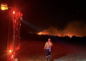 Αντιμέτωπη με την πύρινη κόλαση η Σταμνά Μεσολογγίου-Ηλικιωμένοι απομακρύνθηκαν με λεωφορείο