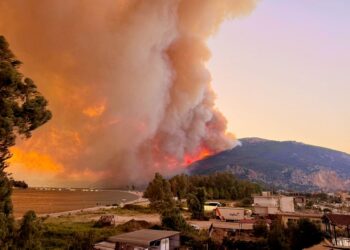 Nέο πύρινο μέτωπο έχει ξεσπάσει στη Βόνιτσα, στον δρόμο προς τον Άγιο Νικόλαο