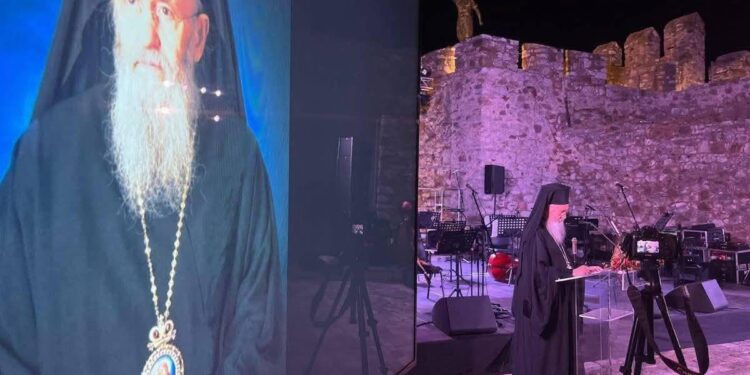 Ναύπακτος: Τιμήθηκε  το πολύπλευρο έργο του Μητροπολίτη κ.κ.Ιεροθέου
