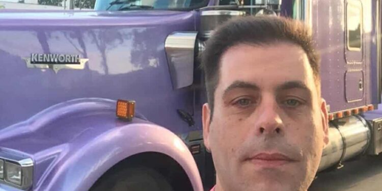 Πάτρα: “Αυτό είναι το αίμα της κόρης μου” Ξεσπά ο πατέρας της 8χρονης που τραυματίστηκε στο τροχαίο που σκοτώθηκε η γιαγιά της