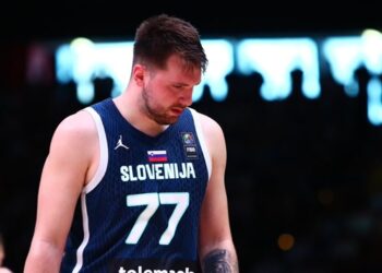 Λούκα Ντόντσιτς: Παρά τον τραυματισμό, έκανε χαρούμενο έναν μικρούλη φίλαθλο