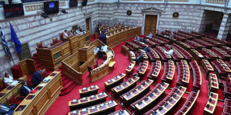 Τρίτεκνοι και πολύτεκνοι δημόσιοι υπάλληλοι αποκτούν ικανότητα συνυπηρέτησης με εργαζόμενο εκτός δημοσίου