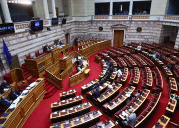 Ένταση μεταξύ κυβέρνησης και αντιπολίτευσης με επίκεντρο τη ΔΕΘ