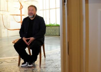 Στα χαρακώματα της Ουκρανίας ο Κινέζος καλλιτέχνης Άι Γουεϊγουέι