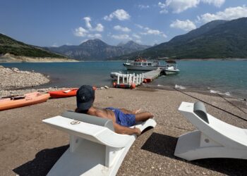 Μύκονος; Μπαλί; Όχι… Παλαιοχώρι Ευρυτανίας!