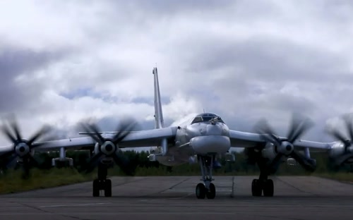 Ρωσικά Tu-95MS πέταξαν πάνω από διεθνή ύδατα στη θάλασσα Μπάρεντς (ΦΩΤΟ/ΒΙΝΤΕΟ)