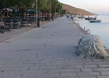 Aμφιλοχία: άνδρας διασώθηκε από τη θάλασσα με τη συνδρομή Λιμενικού και πολιτών