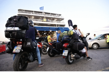 Σε εξέλιξη είναι το μεγάλο κύμα εξόδου των αδειούχων