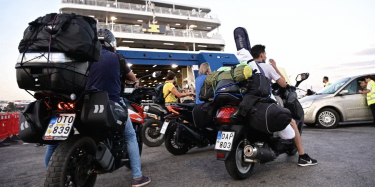 Σε εξέλιξη είναι το μεγάλο κύμα εξόδου των αδειούχων