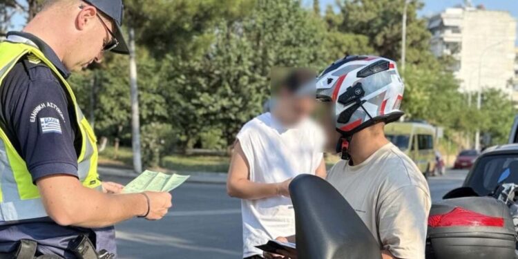 Πάνω από 200 κλήσεις σε μια εβδομάδα στη Δυτ. Ελλάδα για κράνος