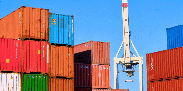 ΕΛΣΤΑΤ: Το έλλειμμα του εμπορικού ισοζυγίου αυξήθηκε κατά 33,2% τον Ιούνιο