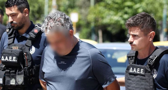 Κάθε φορά που έχανε στον τζόγο έβαζε και από μία φωτιά