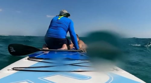 Θεσσαλονίκη: SUP-ερ διάσωση πατέρα και δύο παιδιών από τα κύματα