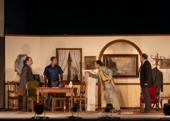 Κλείνει η αυλαία της Θερινής Σκηνής στο Δημοτικό Κηποθέατρο Αγρινίου με το έργο “Δάφνες και πικροδάφνες”στις 24 Αυγούστου 21:15!