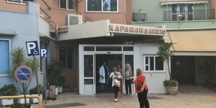 Αισιοδοξία για τη 14χρονη που σώθηκε από πνιγμό και νοσηλεύεται στο Καραμανδάνειο.