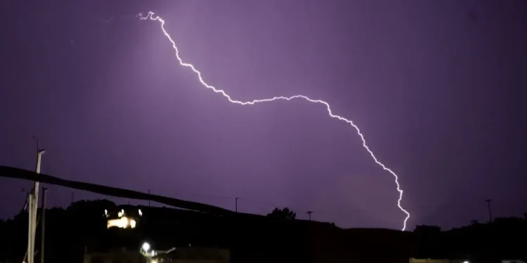 Πάνω από 20000 κεραυνοί έπεσαν το Σάββατο