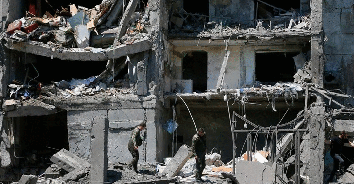 Κίεβο: 28 νεκροί, ανάμεσά τους 3 παιδιά, από τα ρωσικά πλήγματα – Κηρύχθηκε Ημέρα Πένθους