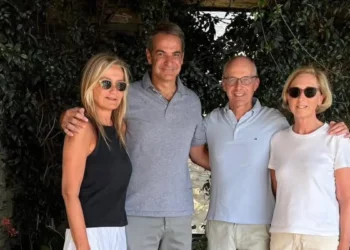 Τήνος:Ο Κυριάκος Μητσοτάκης φιλοξένησε τον πρωθυπουργό του Λουξεμβούργου, Λυκ Φρίντεν.