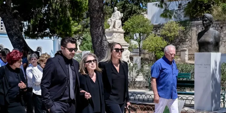Δημήτρης Κωνσταντάρας: συγκίνηση στο το τελευταίο αντίο στον δημοσιογράφο