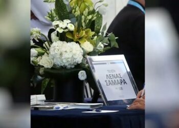 Κηδεία Λένα Σαμαρά: Πλήθος κόσμου στο συγκινητικό αντίο της 34χρονης