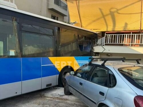 Παπάγου: Σαν βόμβα η πρόσκρουση λεωφορείου σε πολυκατοικία