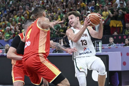 Ευρωμπάσκετ 2025: Η Λιθουανία συνεχίζει αήττητη – Νίκη 94-67 επί Μαυροβουνίου με Γιοκουμπάιτις και Βαλαντσιούνας