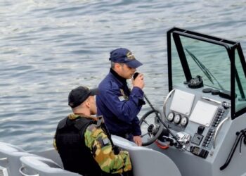 Ιστιοφόρο ξέμεινε ακυβέρνητο με επιβάτες τουρίστες