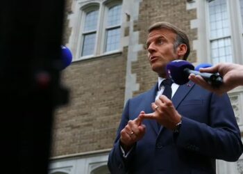 Μακρόν για Πούτιν: «Ένα αρπακτικό στις πόρτες μας»