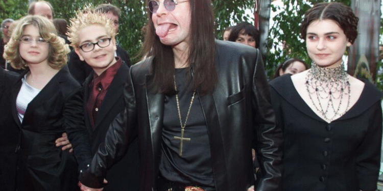 Παρατείνεται η έκθεση για τον Όζι Όσμπορν λόγω αυξημένου ενδιαφέροντος