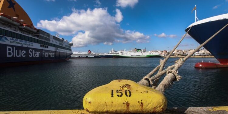 Nεκρή ανασύρθηκε 50χρονη από το λιμενικό στο λιμάνι του Πειραιά