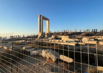 Νάξος: Συλλήψεις για τοποθέτηση συρματοπλέγματος στην Πορτάρα έπειτα από καταγγελία Δημάρχου