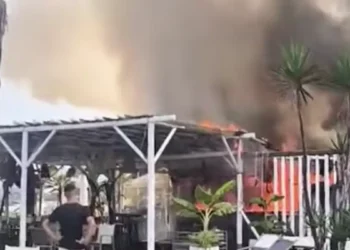 Πρέβεζα: κάηκε ολοκληρωτικά γνωστό beach bar