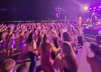 Πλήθος κόσμου στην καλοκαιρινή συναυλία του Δήμου Αμφιλοχίας με τη Μελίνα Ασλανίδου και τη Δημοτική Φιλαρμονική