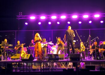 Πλήθος κόσμου στην καλοκαιρινή συναυλία του Δήμου Αμφιλοχίας με τη Μελίνα Ασλανίδου και τη Δημοτική Φιλαρμονική