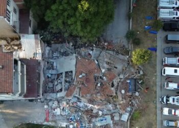 Σεισμός στην Τουρκία με δεκάδες μετασεισμούς – Καταστροφές και αγνοούμενοι
