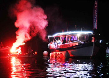 Με επιτυχία πραγματοποιήθηκε το παραδοσιακό δρώμενο της Βαρκαρόλας στην Αμφιλοχία